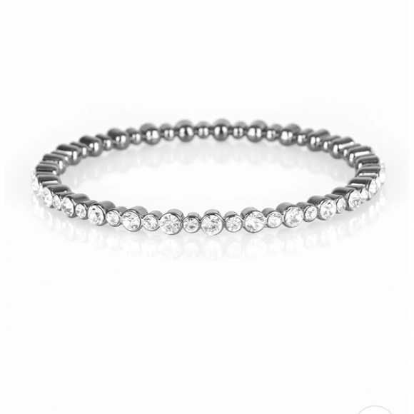 ❤️ NWT! Paparazzi Seven Figure Fabulous Silver Bangle Bracelet - Picture 2 of 2